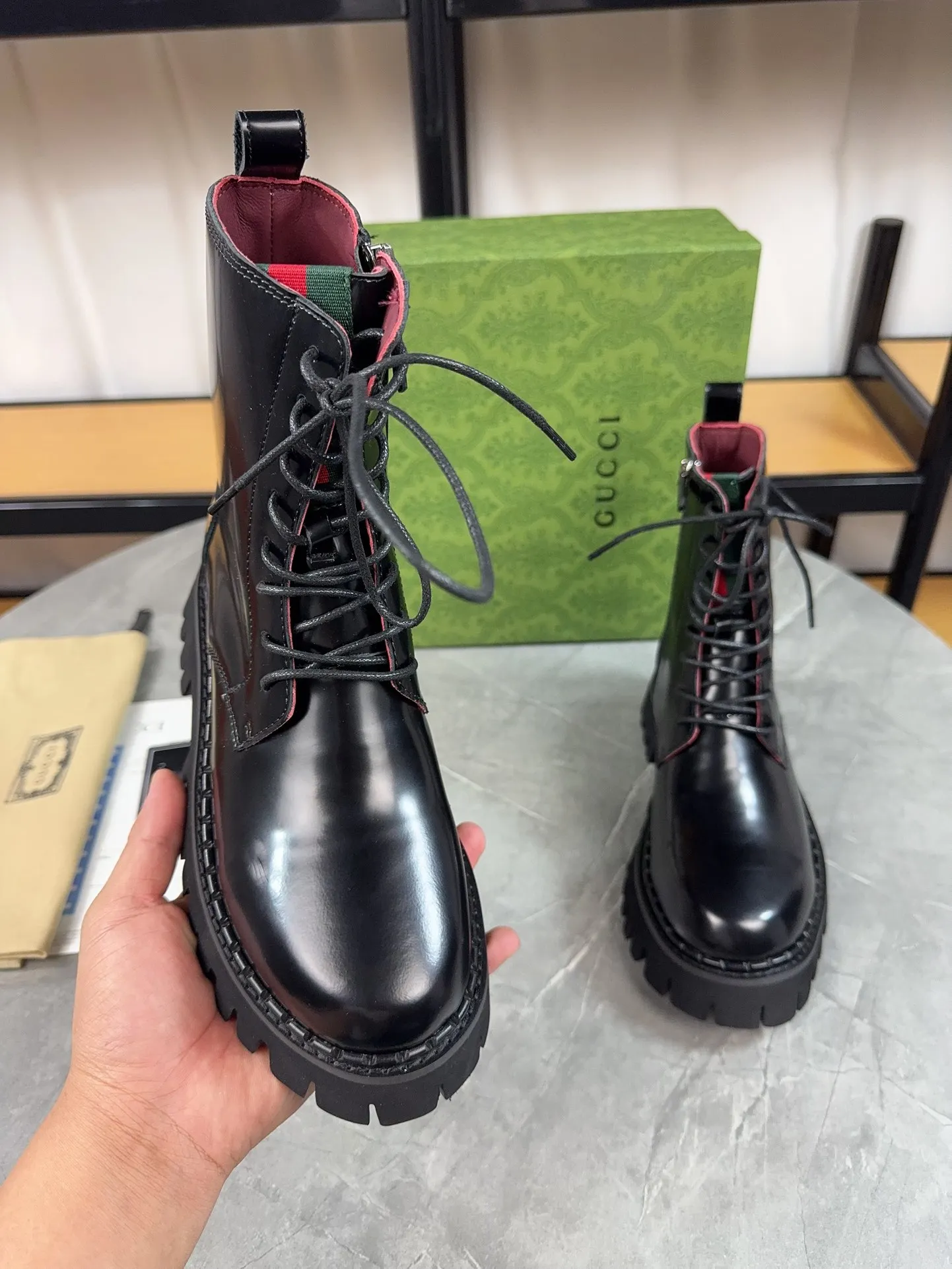 Men's shoes 💰640💰 New model from Gucci, double GG groove thick-soled loafers. The original version is made 1:1. Super beautiful quality, classic model at the counter. ❶Upper: original open-edge beaded cowhide ❷Inner lining: water-dyed cowhide ❸Feet: water-dyed cowhide ❹Outsole: ultra-light original sole ❺thick sole heightening: 3.5cn ❻Packing: original packaging ❼Number: 35-42 (41 41 customized, non-refundable) Men's model: 38-46 (45, 46 customized, non-refundable)